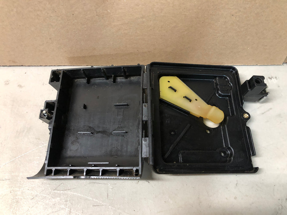 692298 Briggs and Stratton Air Cleaner Cover & Base