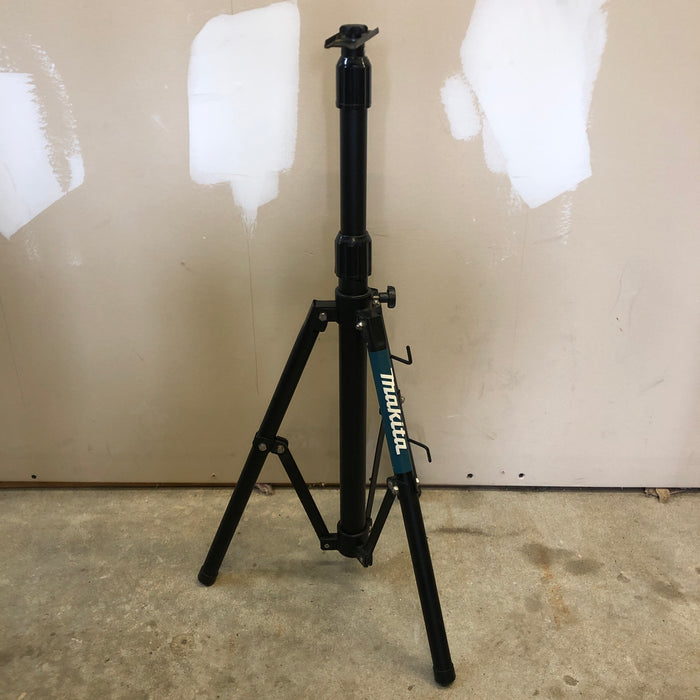 DML805 Makita Portable Tripod Light Stand