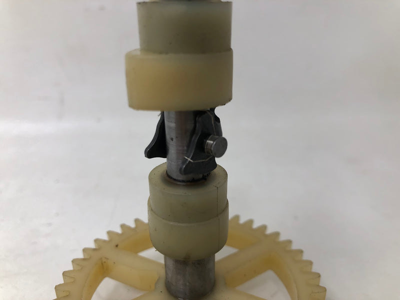 492830 Briggs & Stratton Camshaft Gear + Oil Slinger