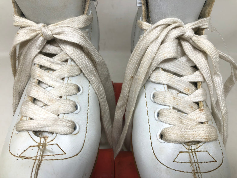 8601S Chicago Women's White Classic Roller Skates - Size 5