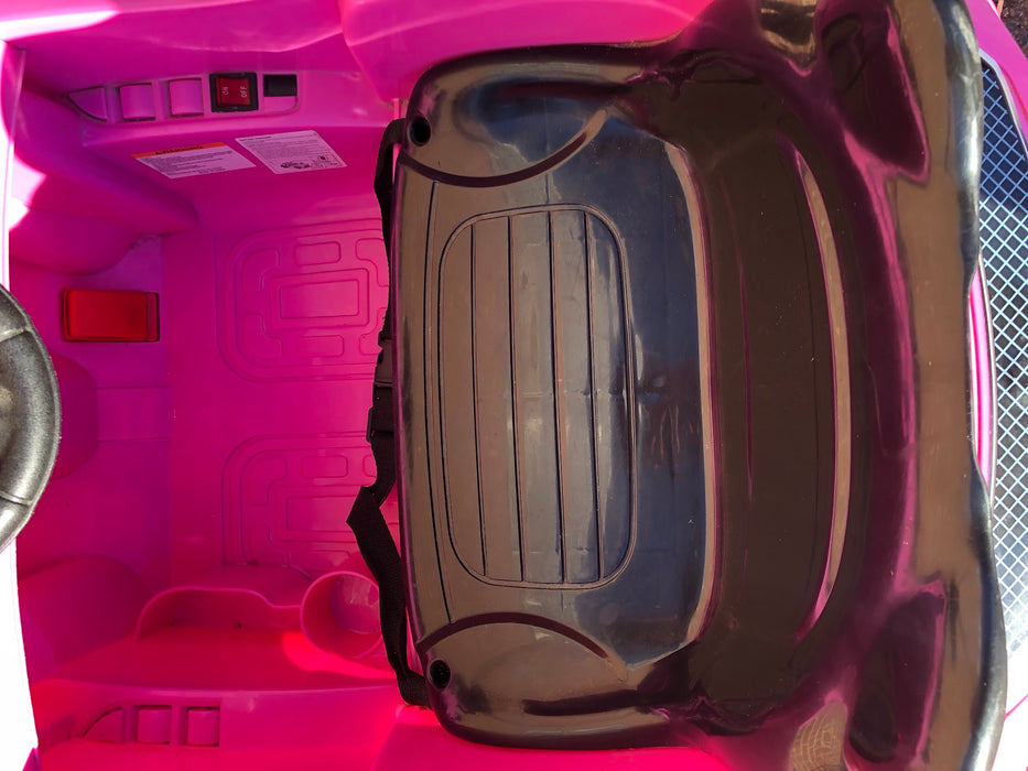 8802-73 Hello Kitty 6V Sports Car