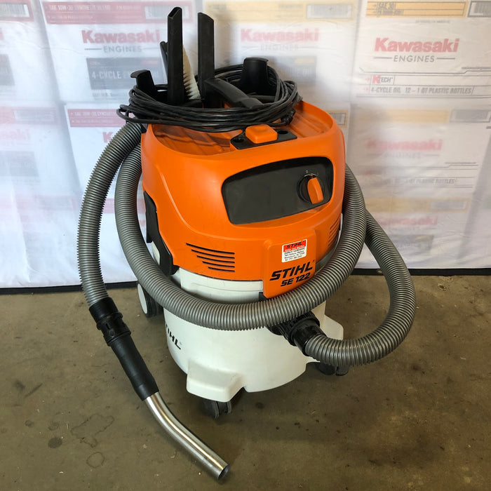 SE 122 Stihl 7.9 Gal Wet & Dry Vacuum Cleaner, Accessories, & Bags