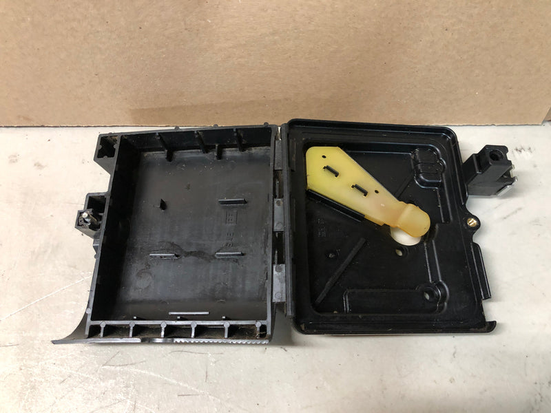 692298 Briggs and Stratton Air Cleaner Cover & Base