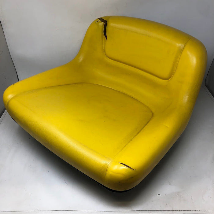 AUC13381 John Deere Seat