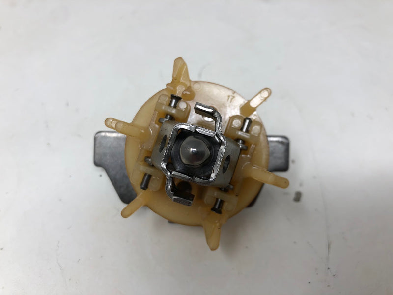 593913 Briggs & Stratton Governor/Oil Slinger