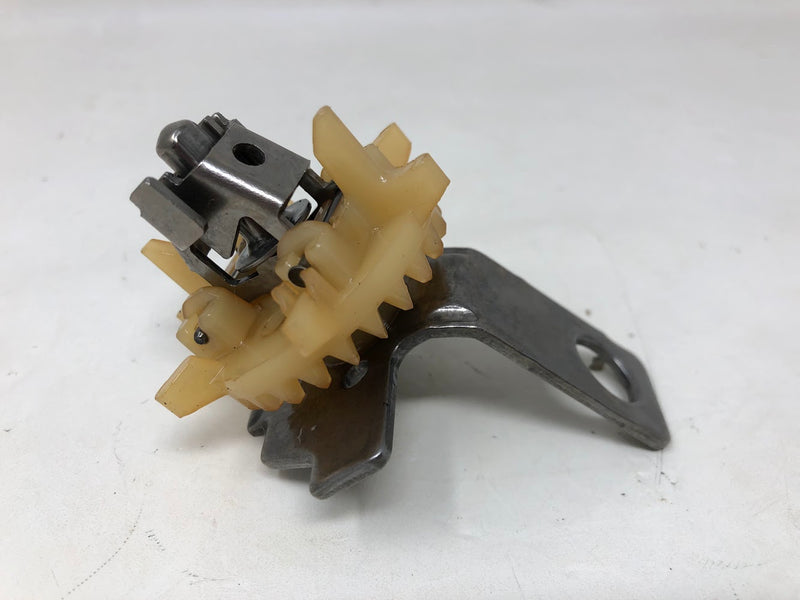 593913 Briggs & Stratton Governor/Oil Slinger