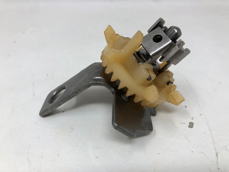 593913 Briggs & Stratton Governor/Oil Slinger
