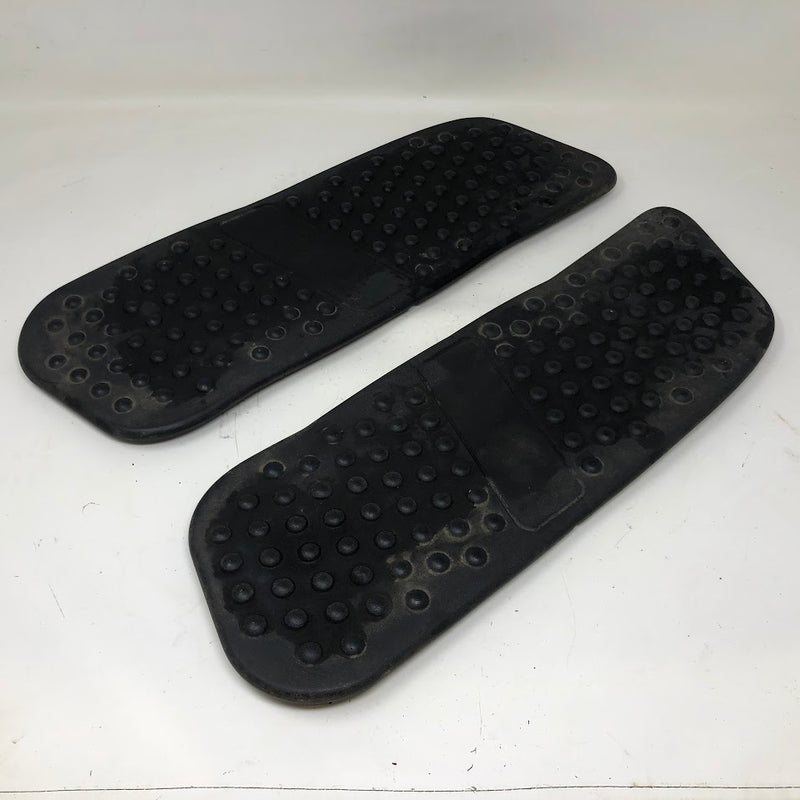 GX22452 John Deere RH & LH Footrest Mats