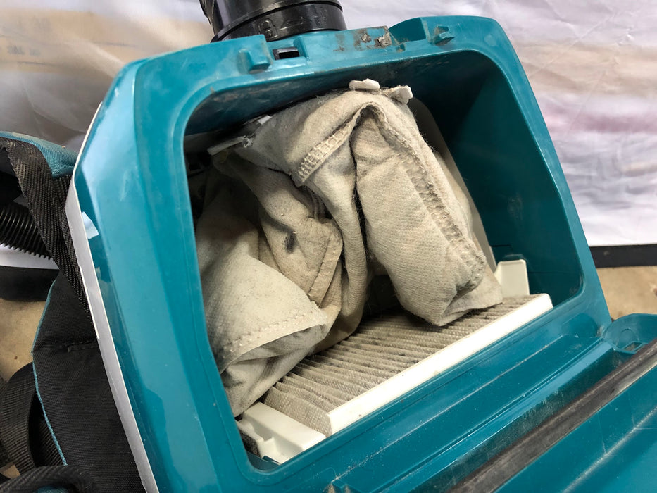 XCV09 Makita 36V Backpack Vacuum (Used)