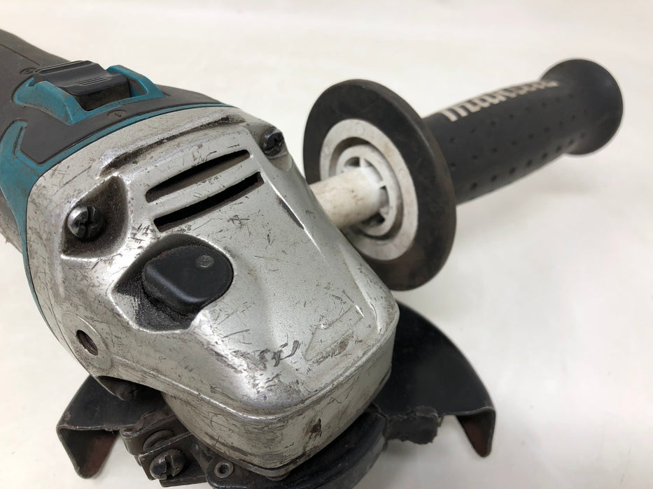 XAG03 Makita 18V 4-½" Cordless Angle Grinder (Used)