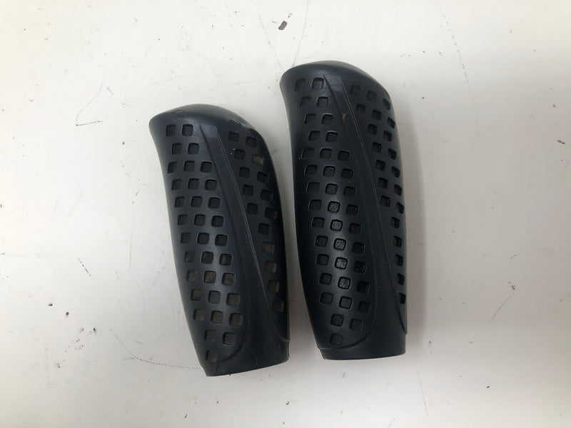 720-04140B Cub Cadet Handle Grips (2)