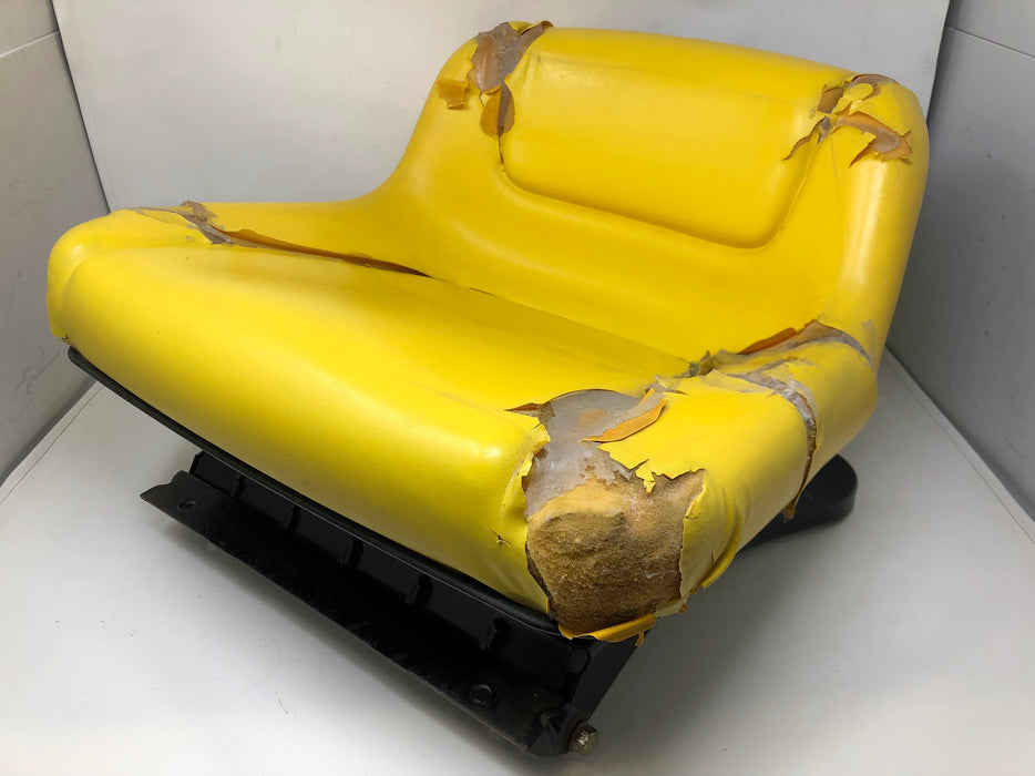 AUC13381 John Deere Seat Assembly + Support & Cover