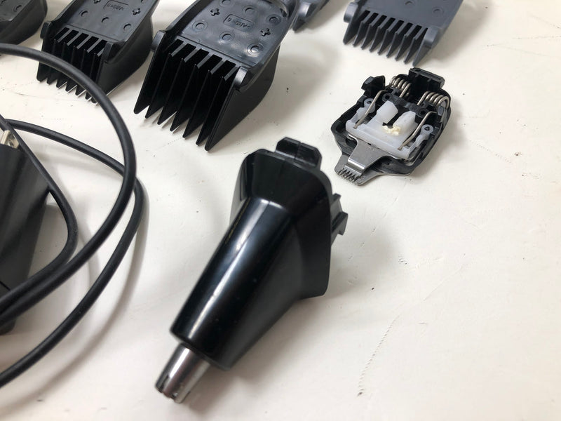 MG3750 Philips Norelco Multigroom All-in-One Hair Trimmer Series 3000 - 13pc