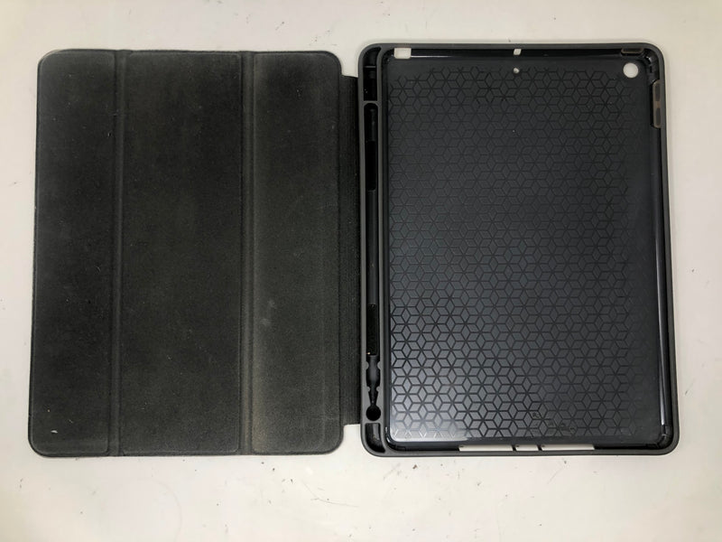 A1893 Apple iPad - 6th Gen - 32GB - 9.7" - Silver - iOS 17.7.10 + Case