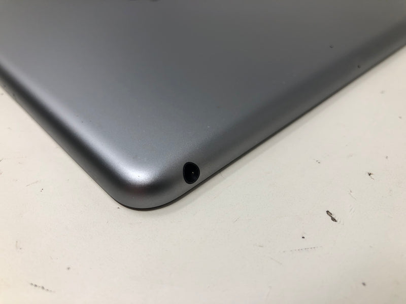 A1893 Apple iPad - 6th Gen - 32GB - 9.7" - Silver - iOS 17.7.10 + Case