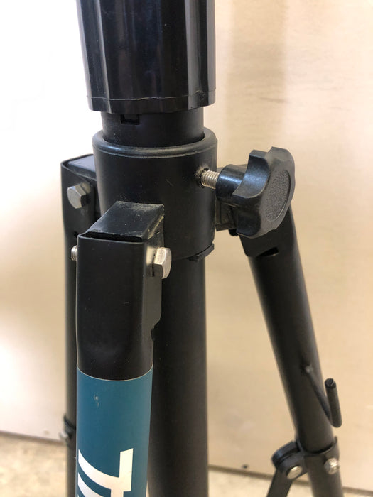 DML805 Makita Portable Tripod Light Stand