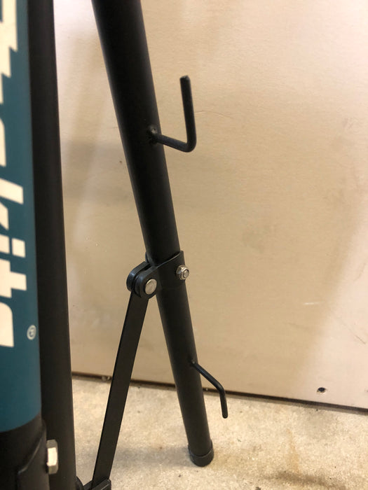 DML805 Makita Portable Tripod Light Stand