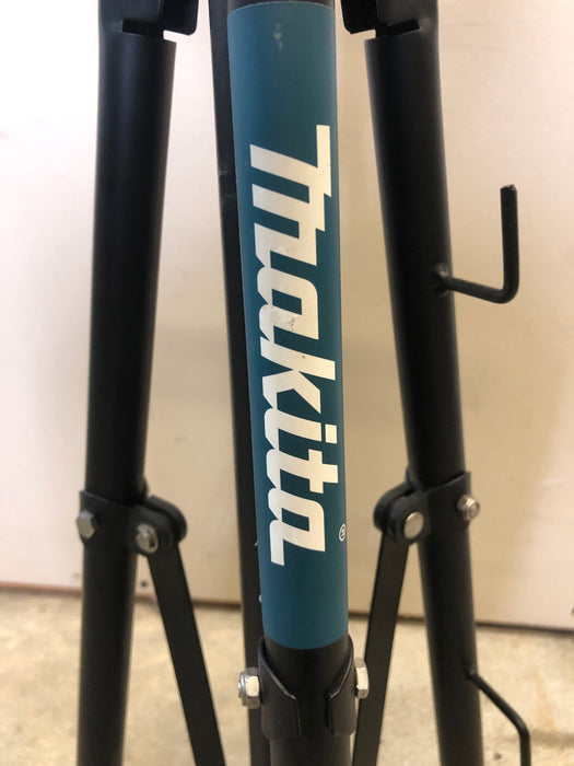DML805 Makita Portable Tripod Light Stand