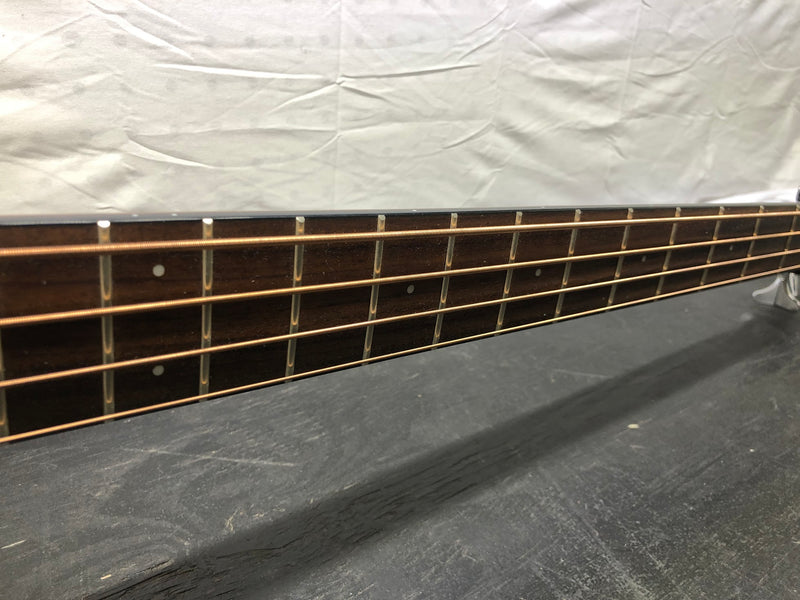 CB100E Fender Acoustic Electric Bass Guitar (Excellent Condition)