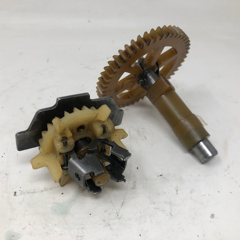 691449 Briggs & Stratton Camshaft & Oil Slinger Governor