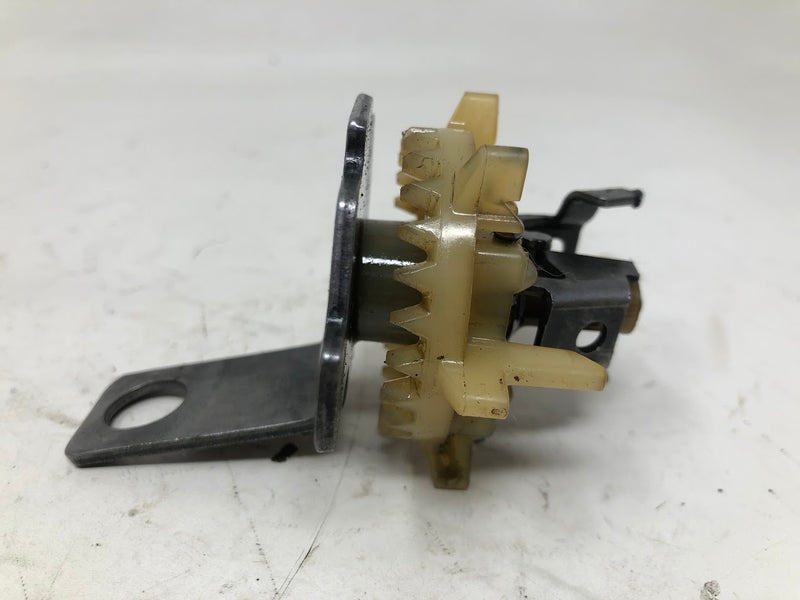 691449 Briggs & Stratton Camshaft & Oil Slinger Governor