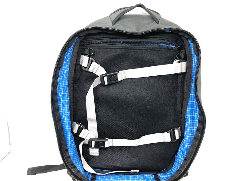 Tom Bihn Synik 22 with Internal Frame & Accessories - Nebulous Grey / Island Blue