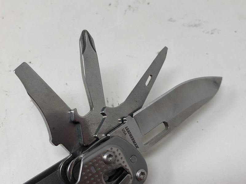 Leatherman Free T2 Knife - Excellent Condition