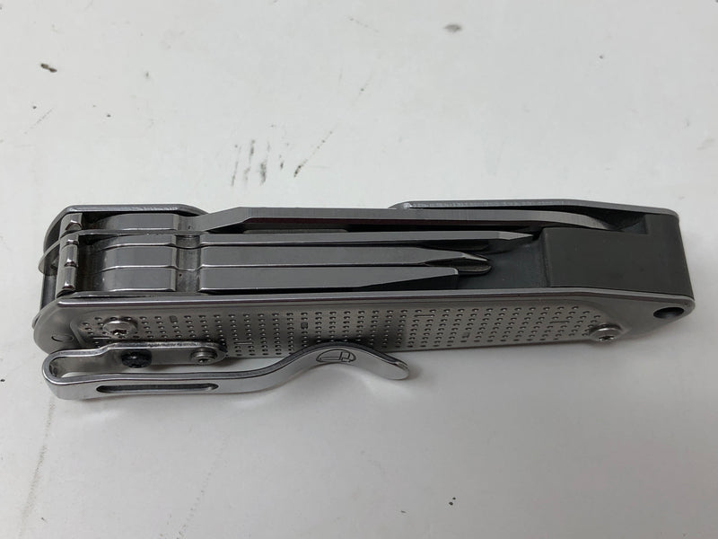 Leatherman Free T2 Knife - Excellent Condition