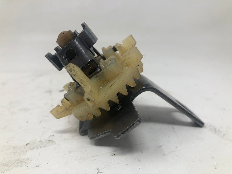 694039 Briggs & Stratton Camshaft + Governor + Oil Slinger
