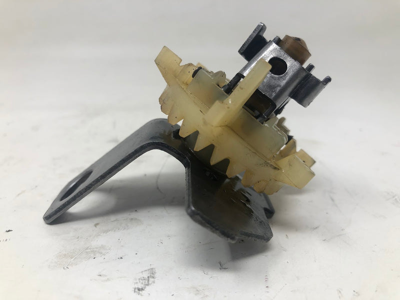 694039 Briggs & Stratton Camshaft + Governor + Oil Slinger
