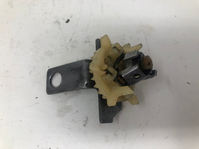 694039 Briggs & Stratton Camshaft + Governor + Oil Slinger