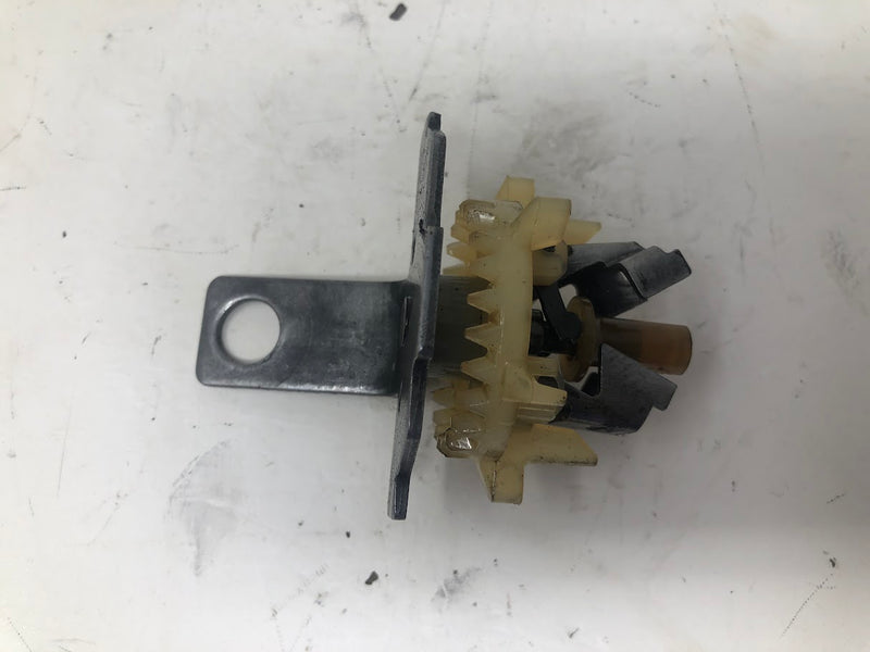 694039 Briggs & Stratton Camshaft + Governor + Oil Slinger