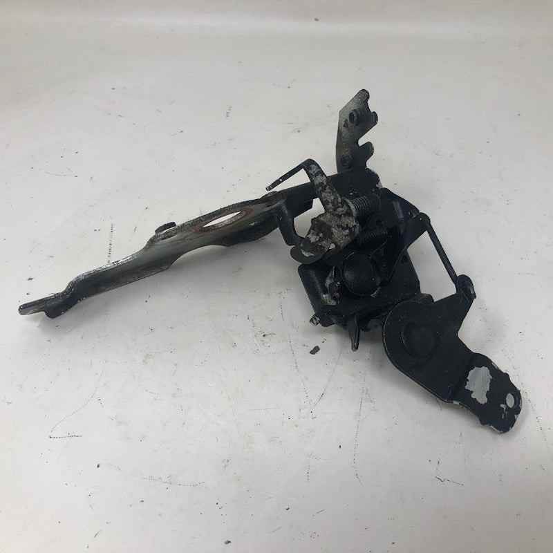 495976 Briggs & Stratton Control Bracket Assembly