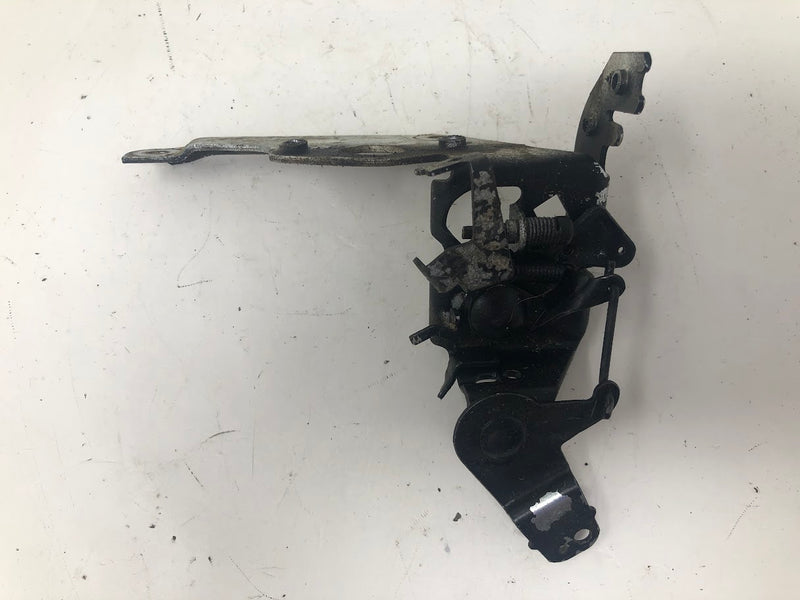 495976 Briggs & Stratton Control Bracket Assembly