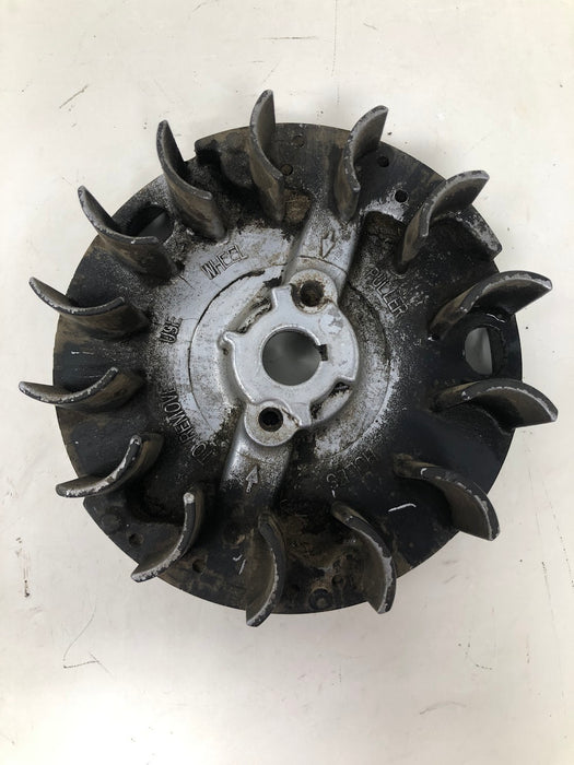 590544 Briggs & Stratton Flywheel + Cup