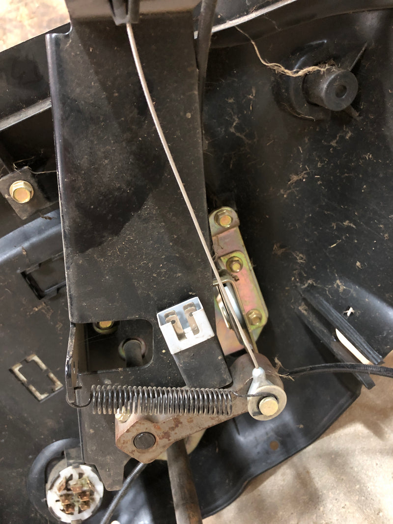 UC15054 John Deere Instrument, Shaft, and Steering Wheel Assembly from D110 100 Series Mower