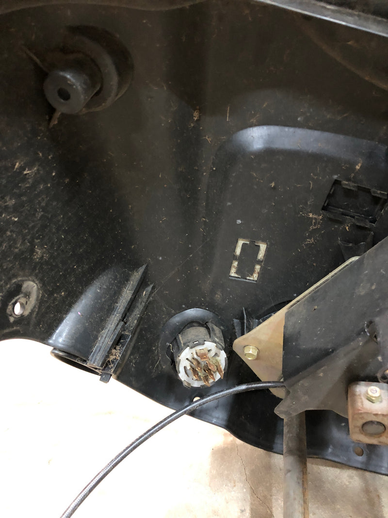 UC15054 John Deere Instrument, Shaft, and Steering Wheel Assembly from D110 100 Series Mower