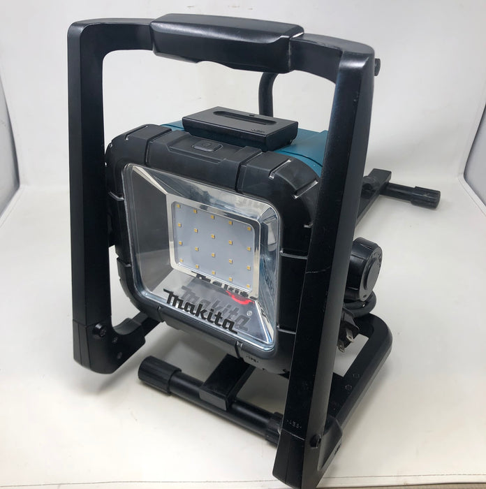 DML805 Makita Corded / Cordless Work Light + Bracket (Used)