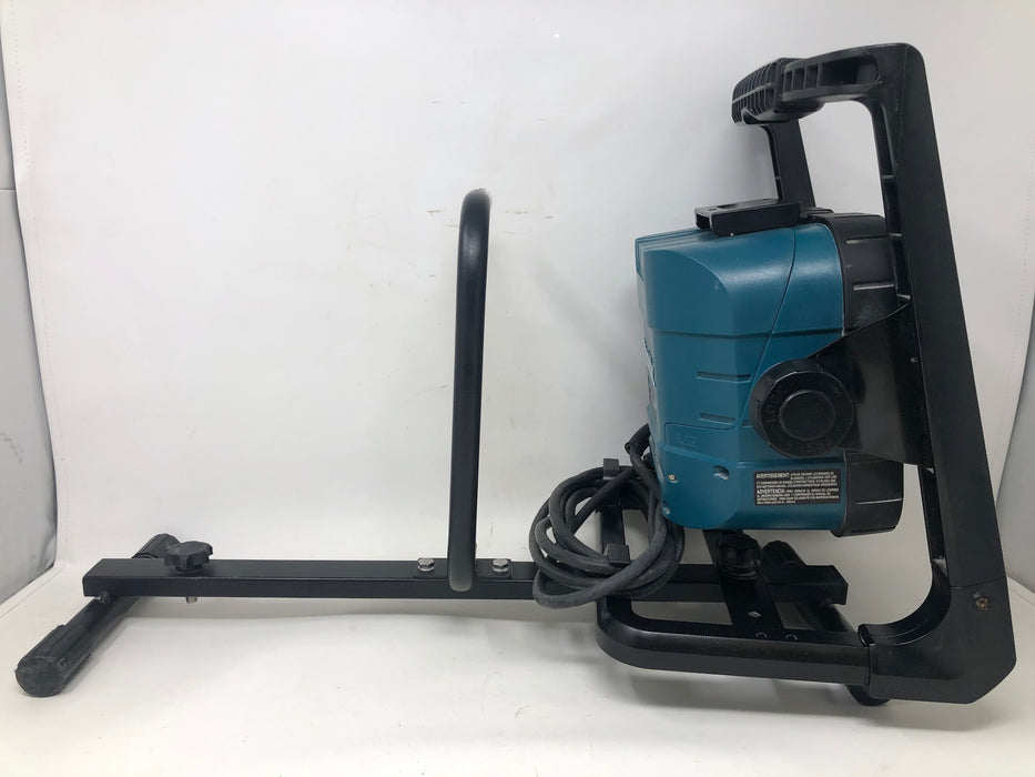 DML805 Makita Corded / Cordless Work Light + Bracket (Used)