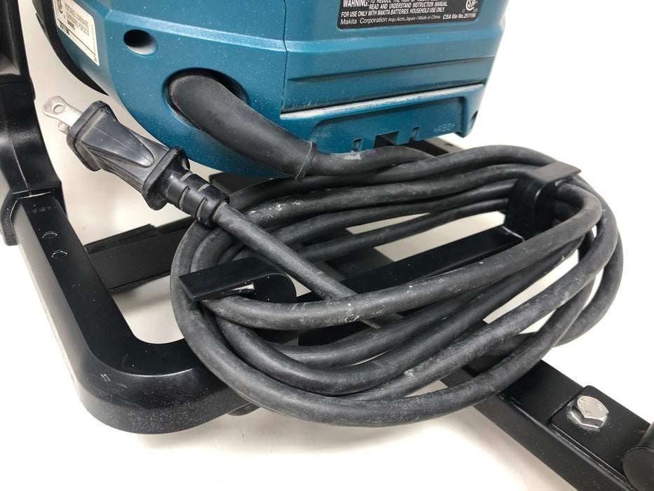 DML805 Makita Corded / Cordless Work Light + Bracket (Used)