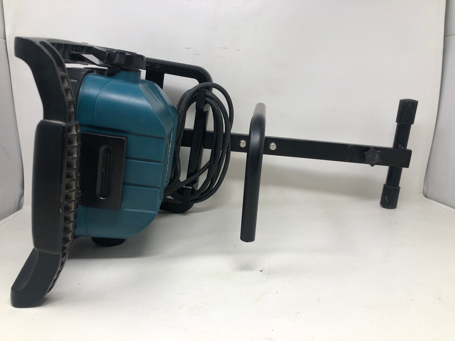 DML805 Makita Corded / Cordless Work Light + Bracket (Used)