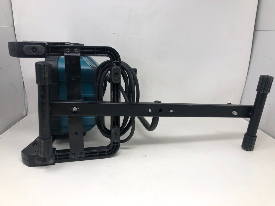 DML805 Makita Corded / Cordless Work Light + Bracket (Used)