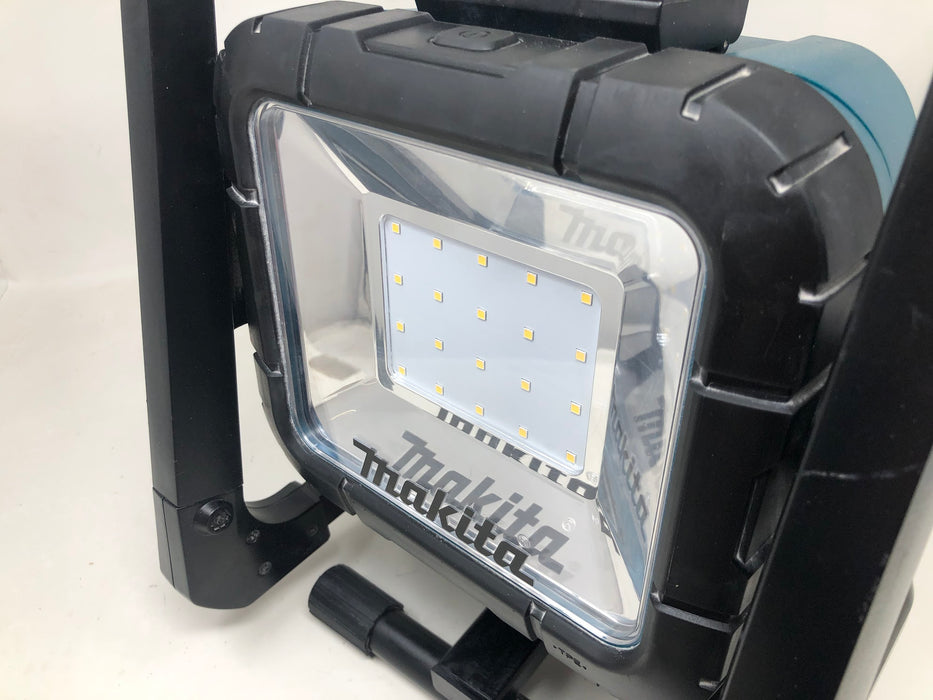DML805 Makita Corded / Cordless Work Light + Bracket (Used)