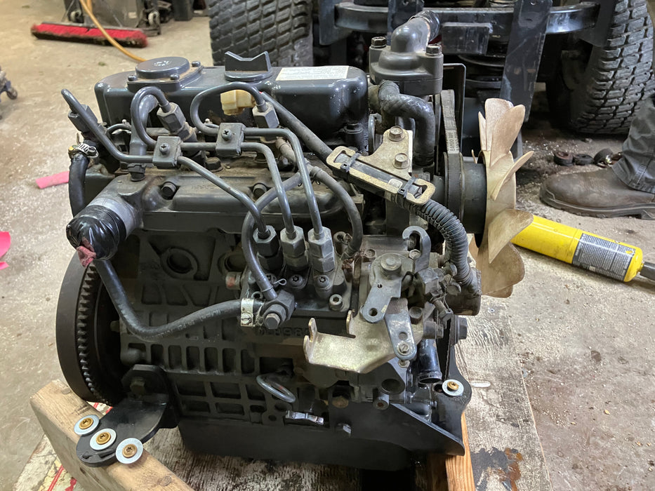 D902-ES Kubota 0.898L Diesel Engine - Removed from Toro Z Master 74265