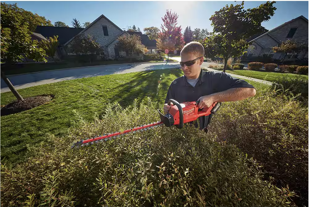 2726-21HD Milwaukee M18 Fuel 24" Hedge Trimmer Kit