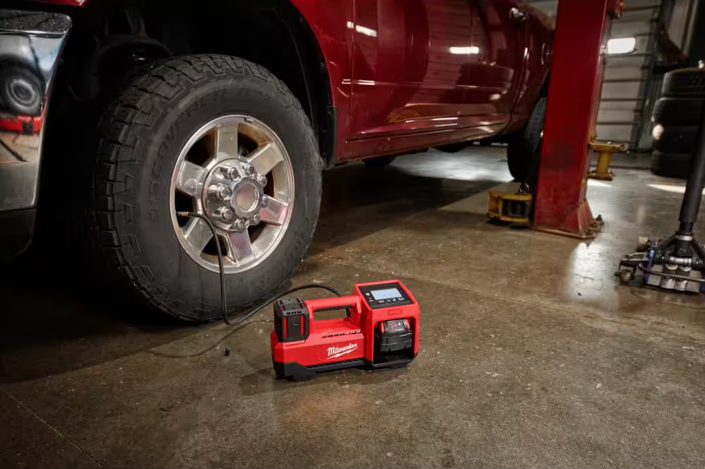 2848-20 Milwaukee M18 18V Cordless Tire Inflator (Tool Only)