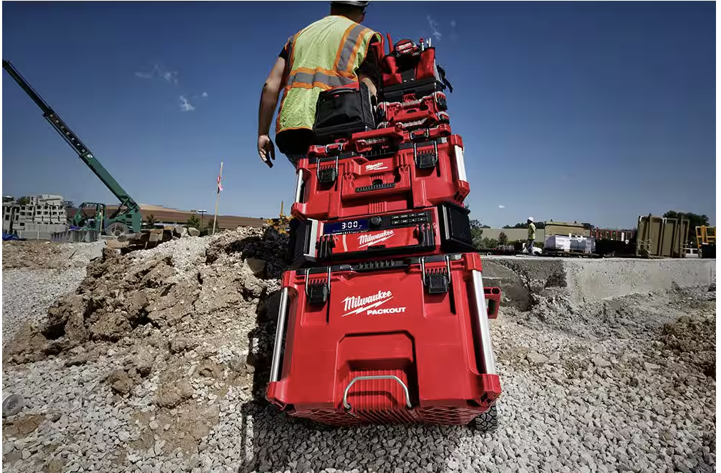 2950-20 Milwaukee M18 PACKOUT Radio / Speaker with Charger