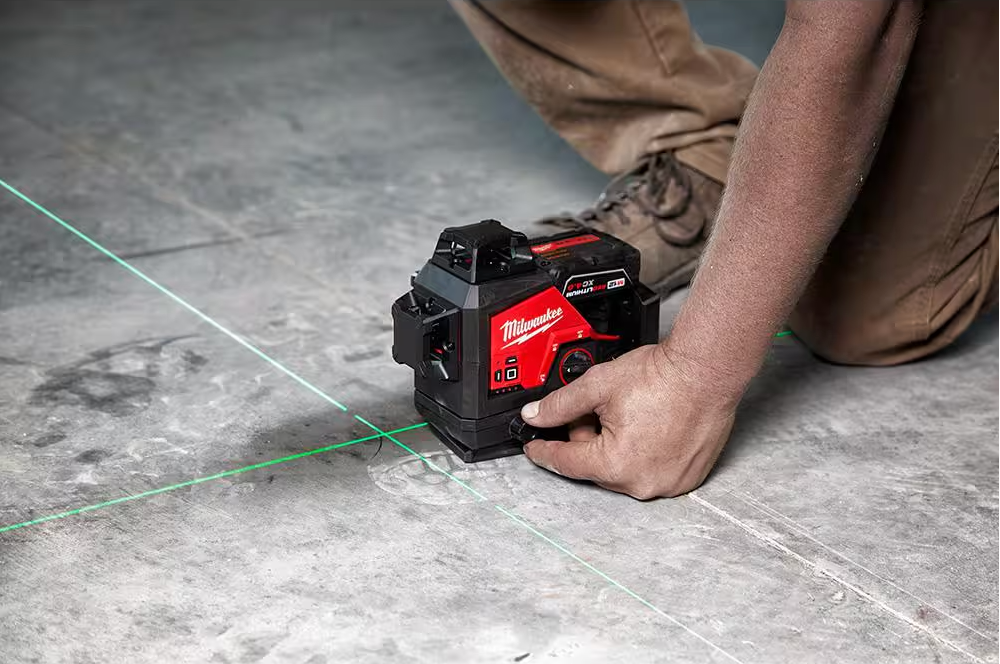 3632-21 Milwaukee M12 250FT 3-Plane  Laser Level Kit